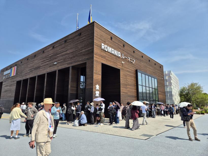 Japonezii stau la coadă în fața Pavilionului României de la Expo 2025 Osaka pentru a-i asculta pe tinerii artiști ai Universității Naționale de Muzică București 18952081