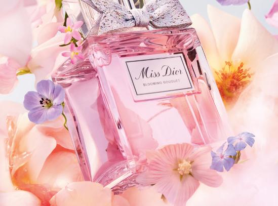 Top 10 parfumuri de primăvară pentru femei în 2025 – proaspete, florale și irezistibile