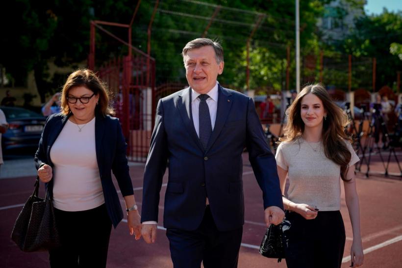 Alegeri Prezidențiale 2025: Românii își decid astăzi soarta. Ziua votului, pas cu pas. Până la ora 20:00 au votat 50,68% dintre alegători 18952335