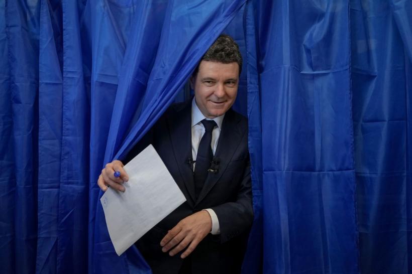 Alegeri Prezidențiale 2025: Românii își decid astăzi soarta. Ziua votului, pas cu pas. Până la ora 20:00 au votat 50,68% dintre alegători 18952338