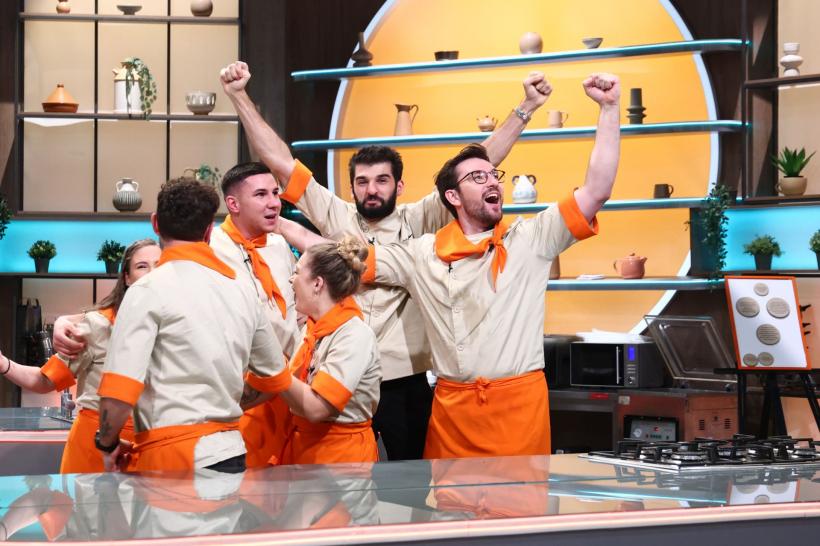 Chefi la cuțite, lider detașat de audiență cu ediția de ieri. Diseară, se schimbă dinamica la bancurile de lucru: amuleta lui Chef Richard aduce trei concurenți din bootcamp 18952645