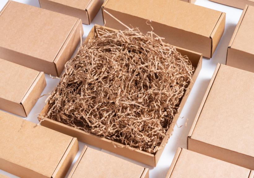 Hartia de umplutura, un paradox când vine vorba de ambalarea coletelor