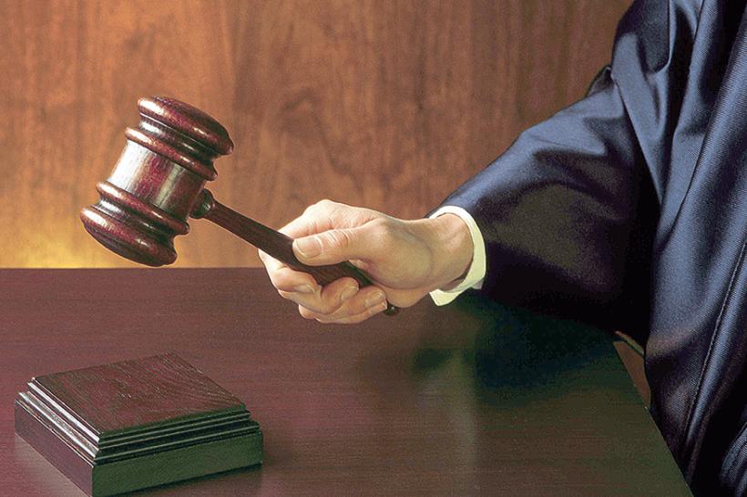 O maşină, o bătaie şi Justiţia care trage de timp cu toate probele în mână