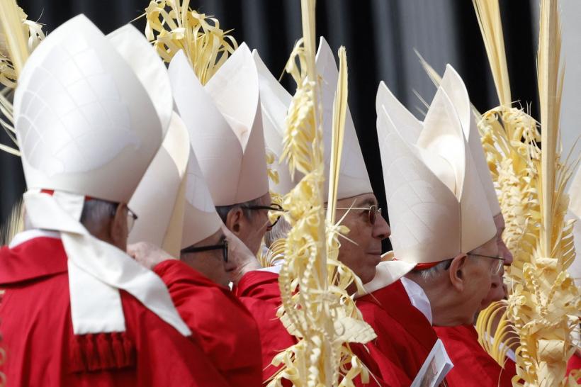 Cardinalii încep alegerea noului papă în cel mai mare conclav din istorie 18952775