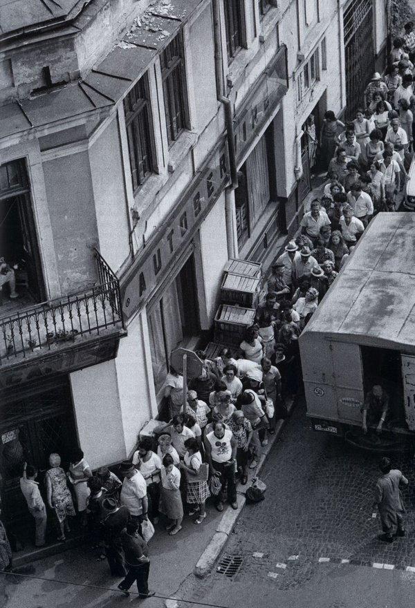 Piața neagră de carne din perioada ceaușistă. Mecanismul prin care comuniștii își furau propria căciulă 18952890