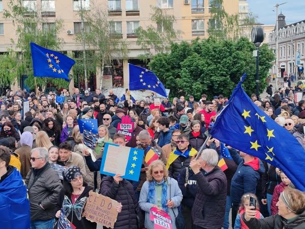 Manifestație pro-Europa în București. Sunt câteva mii de persoane 18953308