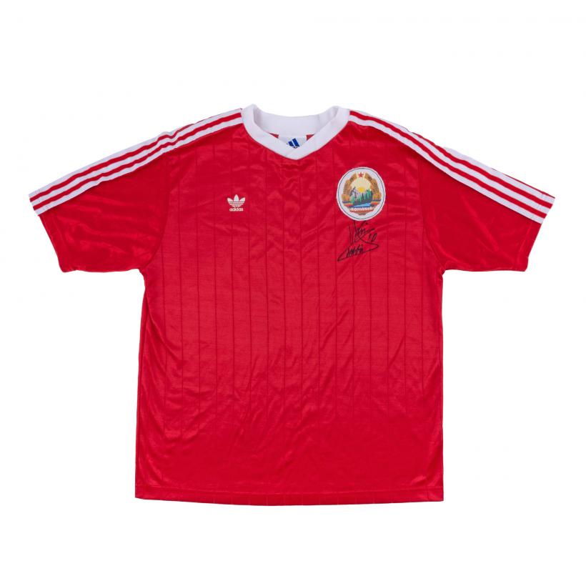 Hagi, Verstappen și „Cel mai mare boxer al lumii”, pe aceeași „scenă”: în Licitația de Sport, Muzică și Obiecte de Colecție Contemporane de la Artmark 18952971