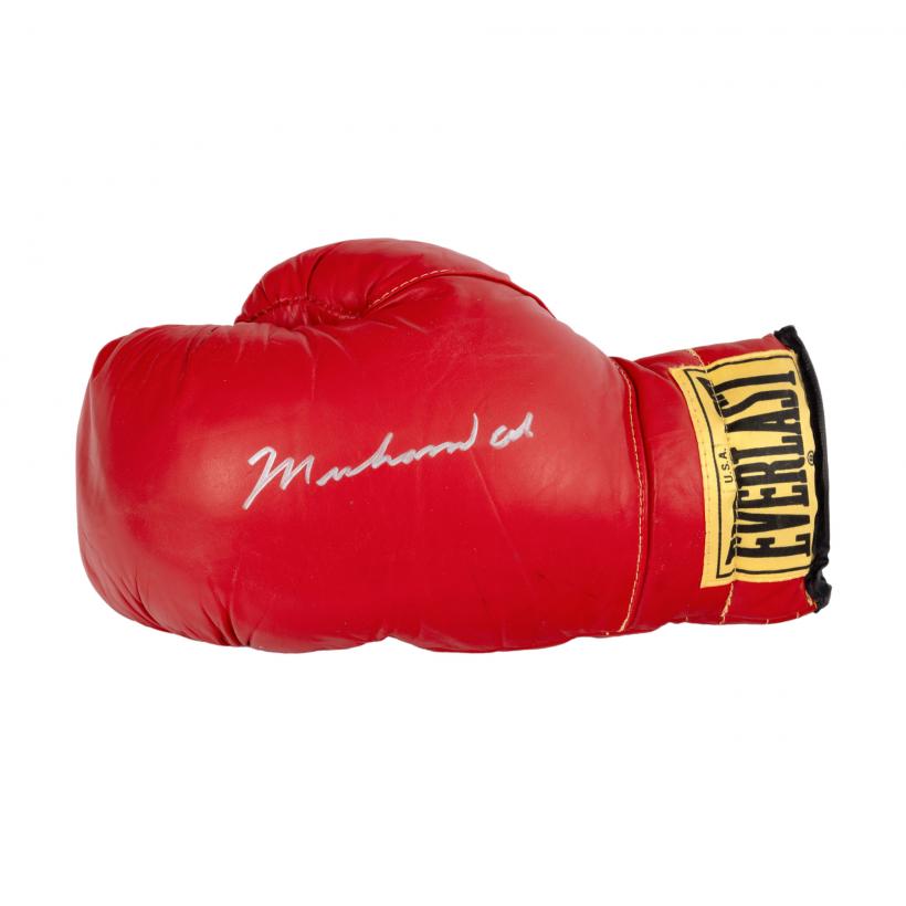 Hagi, Verstappen și „Cel mai mare boxer al lumii”, pe aceeași „scenă”: în Licitația de Sport, Muzică și Obiecte de Colecție Contemporane de la Artmark 18952974