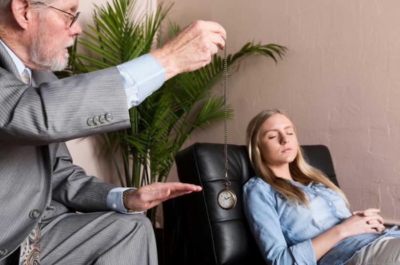 Este hipnoza o formă aparte de conștiință? Tainele hipnozei (I)