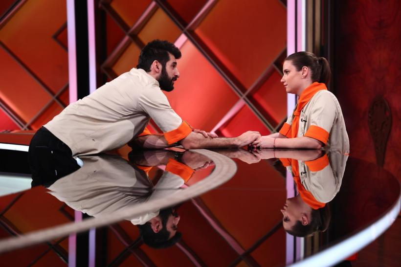 Echipa lui Chef Orlando, victorioasă ieri la Chefi la cuțite. Amuleta rimelor aduce hohote de râs în battle-ul serii, dar lovitura lui Chef Sautner complică grav sesiunea de gătit 18953764