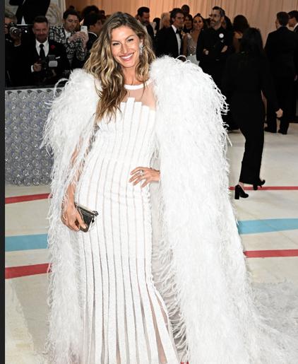 Frumoasa Gisele Bündchen, imaginea maternității: Primele imagini cu cel de-al treilea copil  18953687