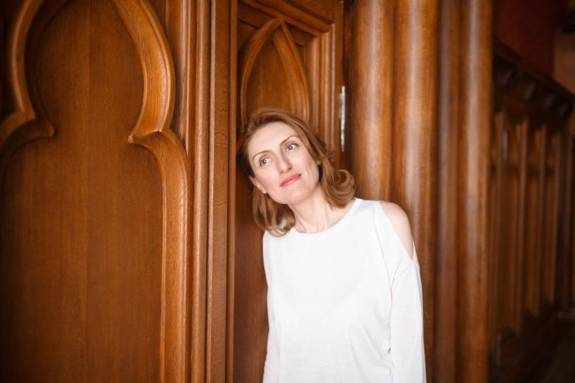 Șuetă cu scriitoarea armeană Narine Abgarian: Războiul este un inamic monstruos 18953623