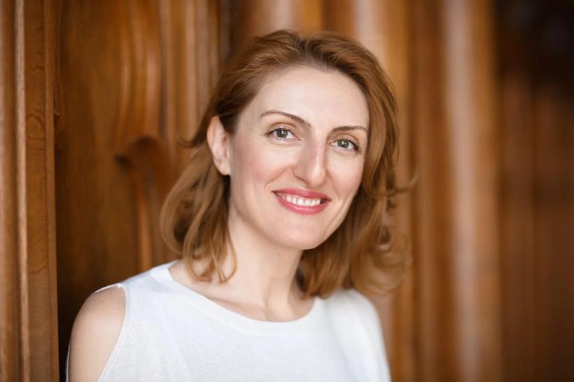 Șuetă cu scriitoarea armeană Narine Abgarian: Războiul este un inamic monstruos 18953627