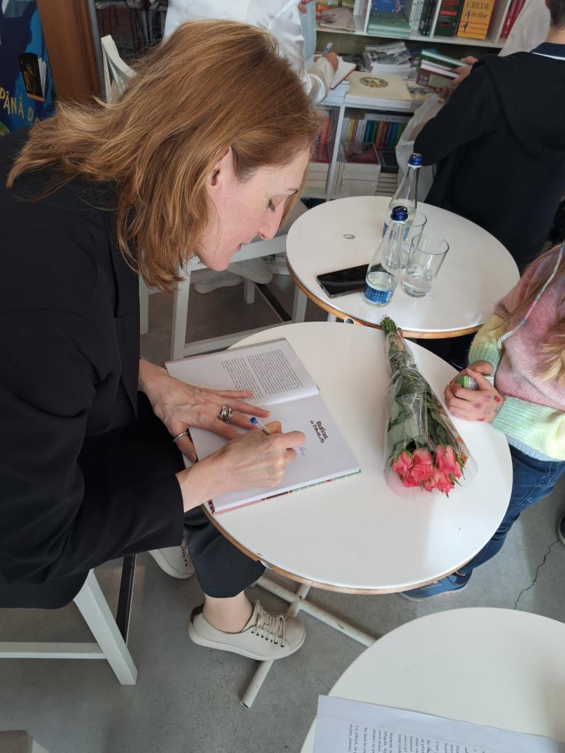 Șuetă cu scriitoarea armeană Narine Abgarian: Războiul este un inamic monstruos 18953630