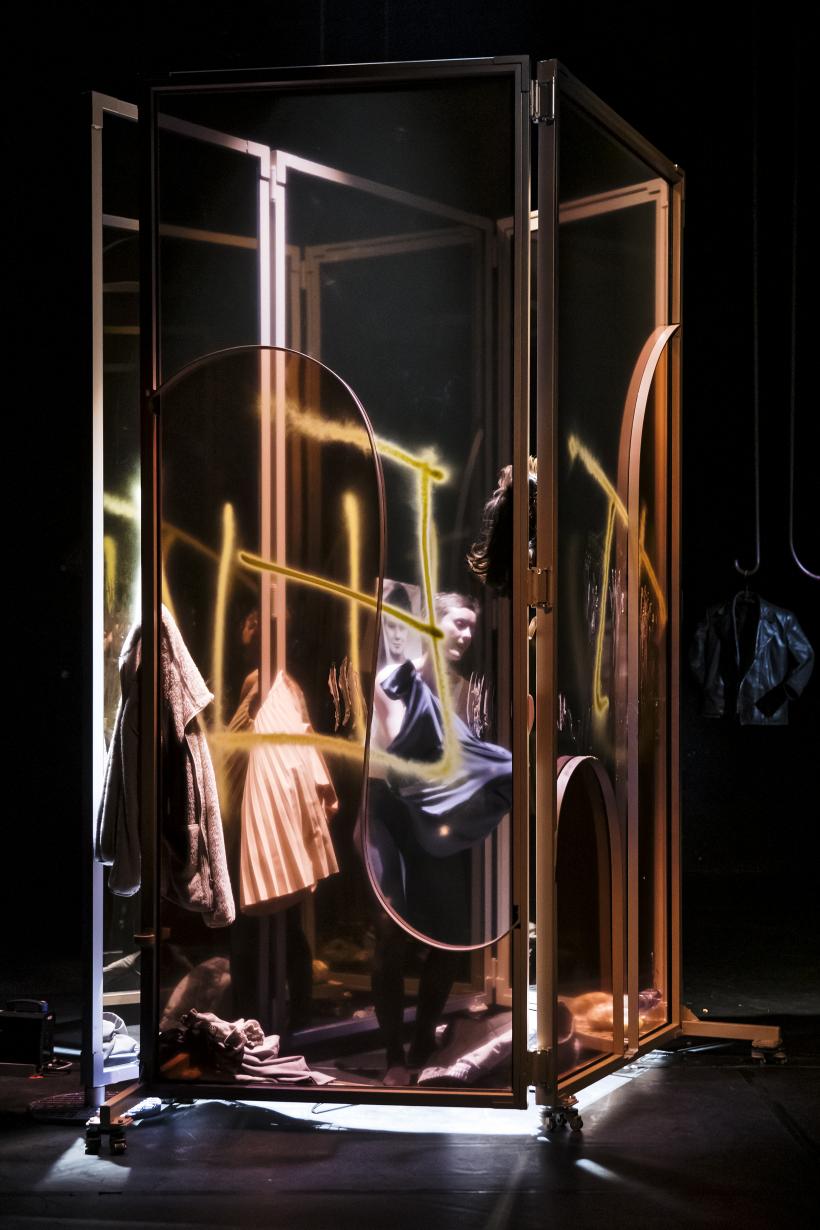 „A Girl’s Story”, un spectacol-confesiune al Teatrului Schaubühne Berlin, pe scena ARCUB 18953872