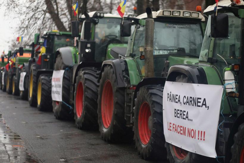 Agricultorii români protestează în fața reprezentanței Comisiei Europene de la București 18953793
