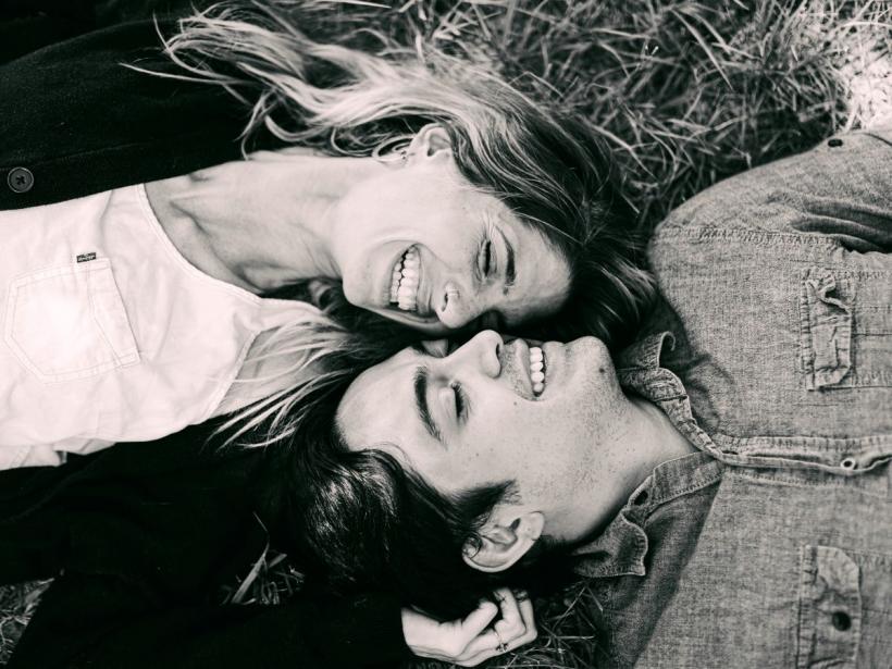 Cele 4 zodii care supra-romantizează dragostea: Când nevoia disperată de iubire întunecă realitatea