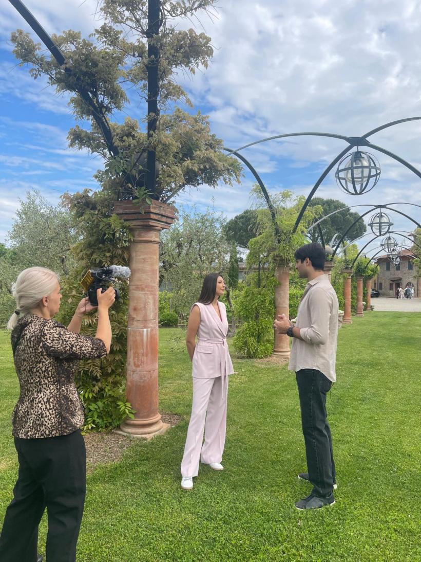 Noua stea a muzicii italiene, Matteo Bocelli, interviu-eveniment pentru Observator Antena 1. Singura echipă de jurnaliști români care a filmat domeniul din Toscana 18953994