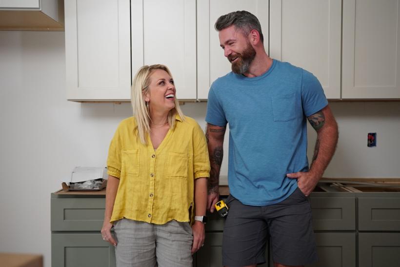 Povestea întoarcerii acasă a Pamelei Anderson și noi documentare criminalistice, din mai, pe AXN Spin 18953651