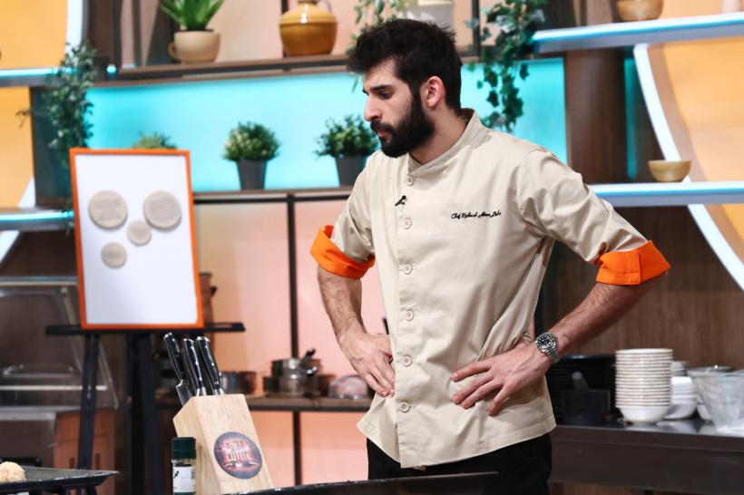 Victorie pentru echipa portocalie în ediția de ieri Chefi la cuțite. Battle-ul 13 aduce, însă, momente grele pentru Chef Richard: ”Riscă să nu-și poată conduce echipa” 18953964