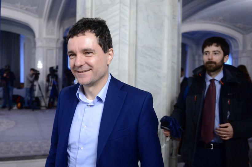 Ce-au făcut Nicușor și Simion în viața lor parlamentară. Din ciclul „arată-mi ce ai muncit, ca să știu cine ești 18954163