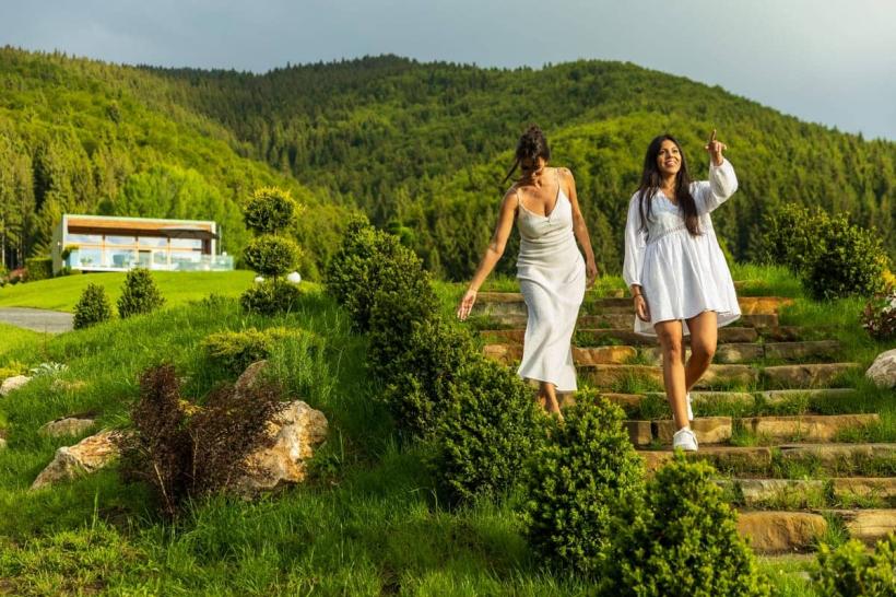 4 zodii cărora li se potrivește viața la munte