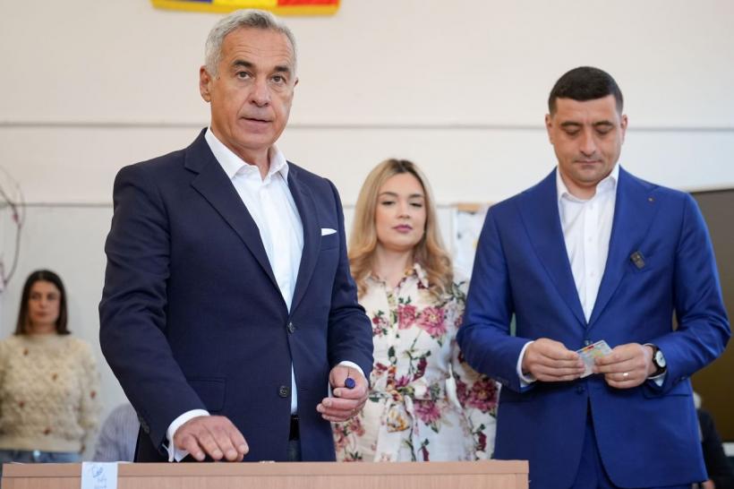 Bătălia finală: Românii își aleg astăzi președintele pentru următorii 5 ani. Numărul alegătorilor din primul tur, depășit în turul doi. Până la ora 20:00 au votat 11,2 milioane de alegători  18954381