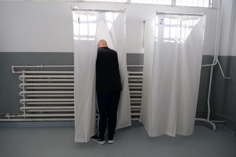 Cum au votat „urșii” prin gratiile Rahovei 18954460