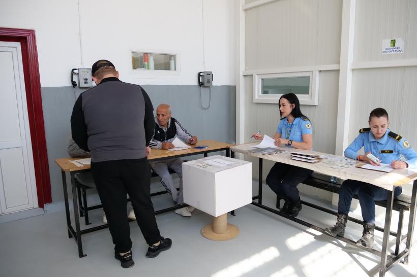 Cum au votat „urșii” prin gratiile Rahovei 18954465