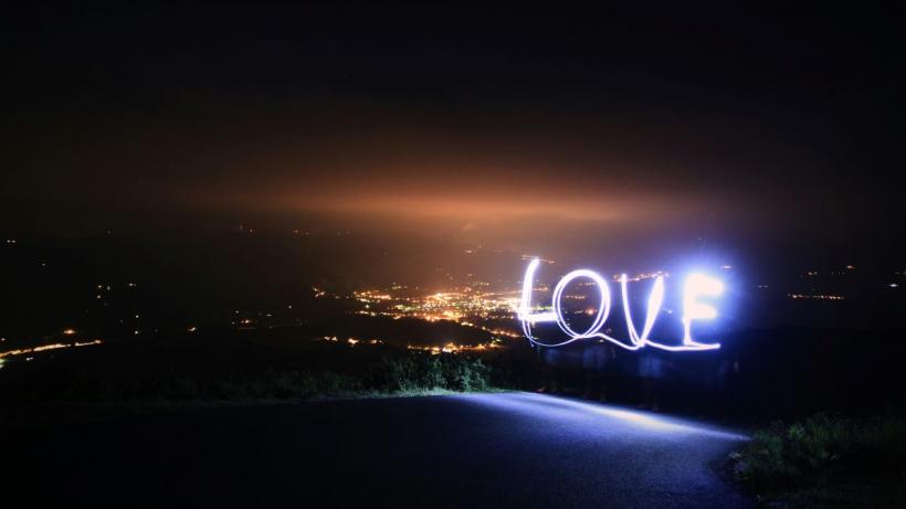 Cum poate fiecare zodie să reflecte lumina lui Dumnezeu: Ghid spiritual pentru a trăi cu intenție și iubire