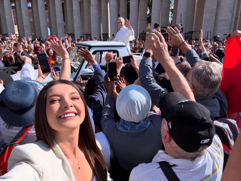 Antena 1, singura televiziune din România la întronizarea Papei. Echipa de jurnaliști Observator a primit binecuvântarea în Piața San Pietro 18954563