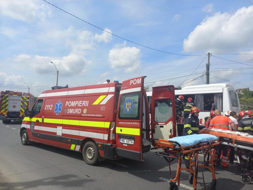 Accident grav între un autocar și un camion în Lețcani, județul Iași. A fost activat Planul Roșu de Intervenție 18955304