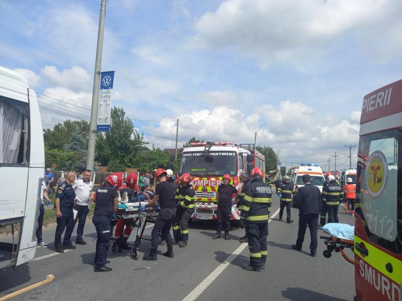 Accident grav între un autocar și un camion în Lețcani, județul Iași. A fost activat Planul Roșu de Intervenție 18955305