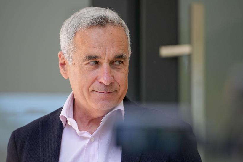 Simion a dat 6 milioane € ca să-l bată pe Nicușor 18955175