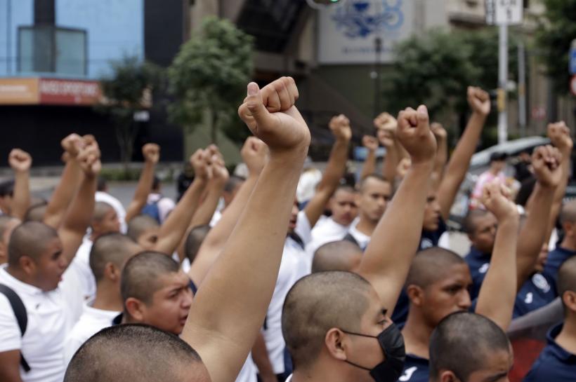 Aeroportul din Mexico City, blocat timp de o săptămână de greva profesorilor