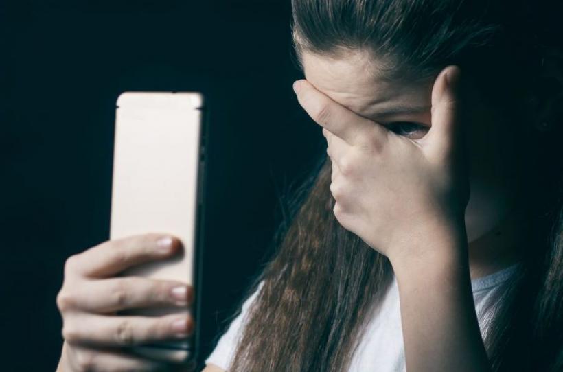 Jumătate dintre tinerii britanici și-ar dori o lume fără internet