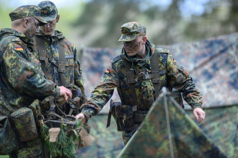 Ministrul german al Apărării nu exclude revenirea la recrutarea militară