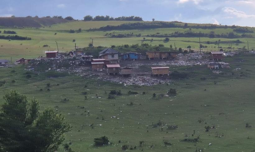 Ultima stație din Europa: Pata Rât sau cum trăiesc 4.000 de oameni cu gunoiul în picioare și șobolanii la nas 18955498