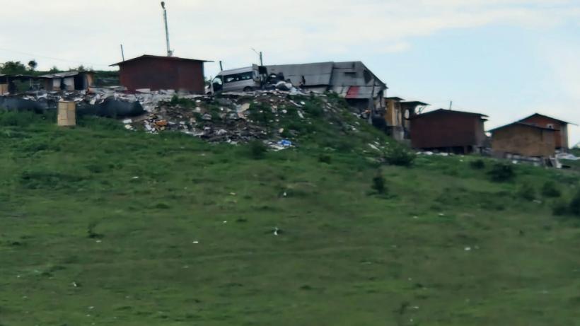 Ultima stație din Europa: Pata Rât sau cum trăiesc 4.000 de oameni cu gunoiul în picioare și șobolanii la nas 18955512