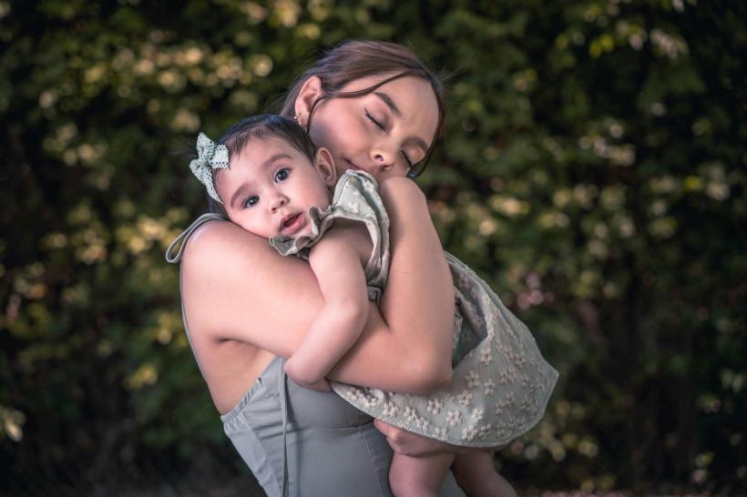 4 zodii feminine care devin mame excepționale, deși au fost fiice dificile