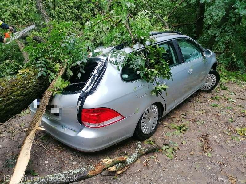 Inundații în mai multe județe: evacuări și pagube materiale