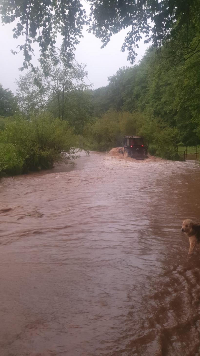 Alertă în România din cauza avertizărilor Meteo: S-a întrunit comitetul ministerial pentru situaţii de urgenţă. Ce zone sunt în pericol  18955920