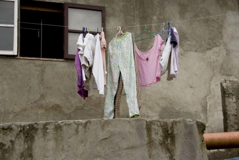 Amenzi uriașe într-un oraș din România pentru uscarea rufelor la vedere