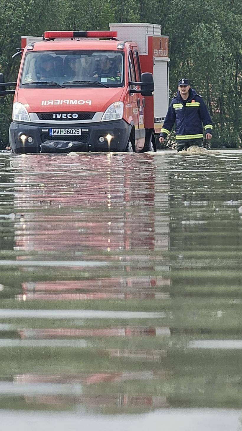 Cod roşu de inundaţii pe râuri din Moldova şi Transilvania, până vineri la prânz 18956272