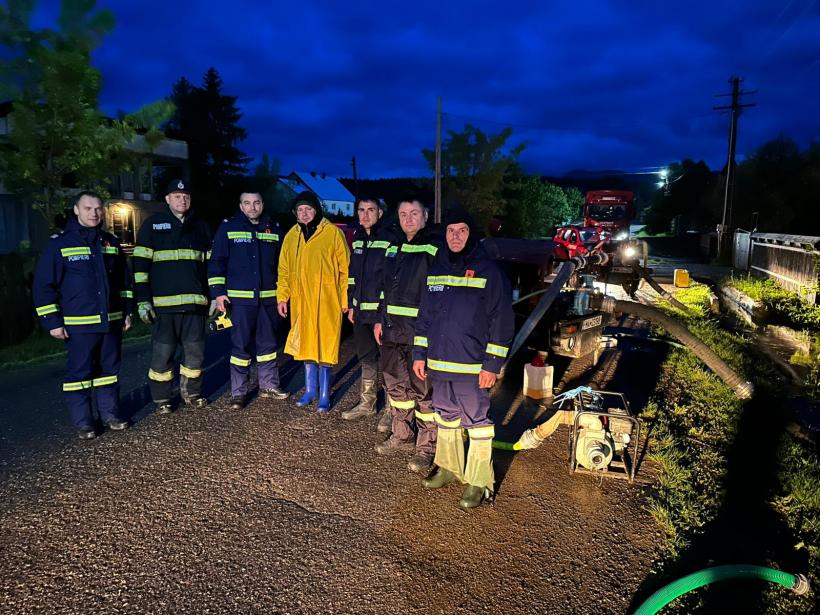 Prăpăd în România: Gospodării, terenuri și o fermă afectate de inundații. Sute de animale au fost evacuate 18956390