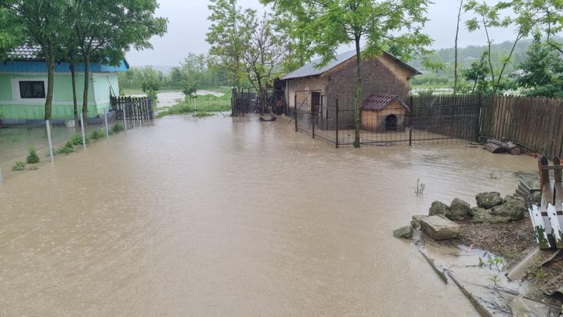 Sute de persoane evacuate și mai multe drumuri și căi ferate afectate în urma condițiilor meteo 18956239