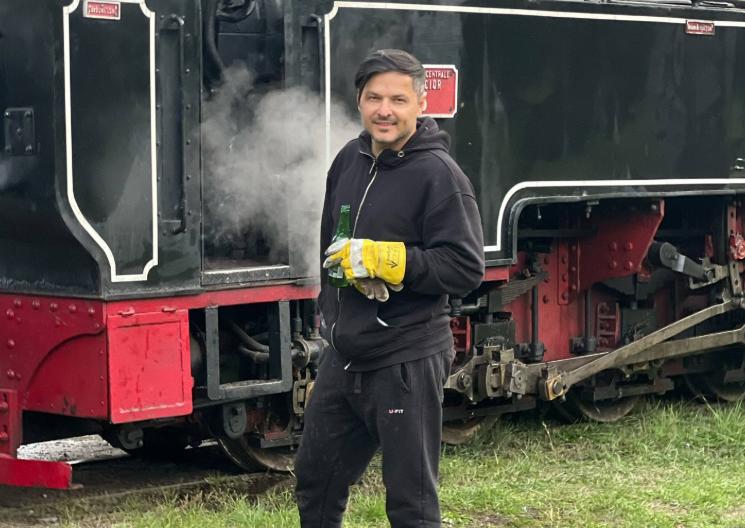 Din 2 iunie, de luni până miercuri, la Antena 1. Liviu Vârciu, copleșit de emoții la Poftiți pe la noi: Poftiți la întrecere: „Mi-am amintit de copilărie și de bunicul meu care construia case din chirpici” 18956445