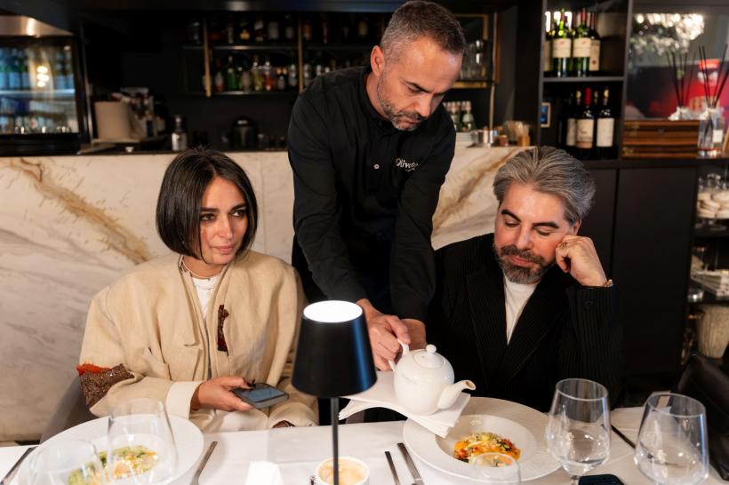 Vedetele au savurat în premieră preparatele dintr-o finală Chefi la cuțite: câștigătorul sezonului 15 și ceilalți trei finaliști au gătit live pentru invitații unui prânz special 18956484