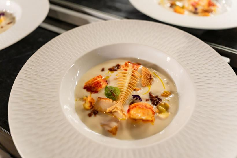 Vedetele au savurat în premieră preparatele dintr-o finală Chefi la cuțite: câștigătorul sezonului 15 și ceilalți trei finaliști au gătit live pentru invitații unui prânz special 18956489