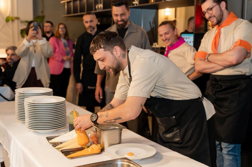 Vedetele au savurat în premieră preparatele dintr-o finală Chefi la cuțite: câștigătorul sezonului 15 și ceilalți trei finaliști au gătit live pentru invitații unui prânz special 18956493